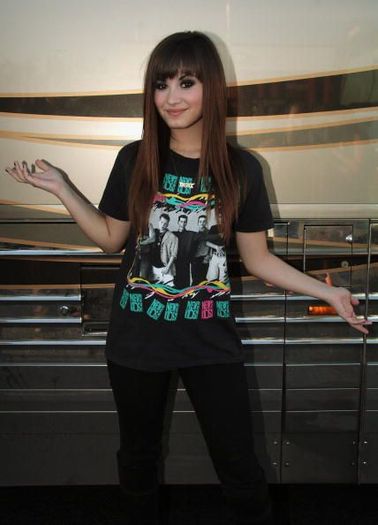 demilovato_net-crazydonkeyny-00021 - 0-Demi Lovato-0