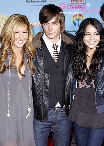 zac_efron_con_ashley_tisdale_e_vanessa_anne_hudgens_95f8