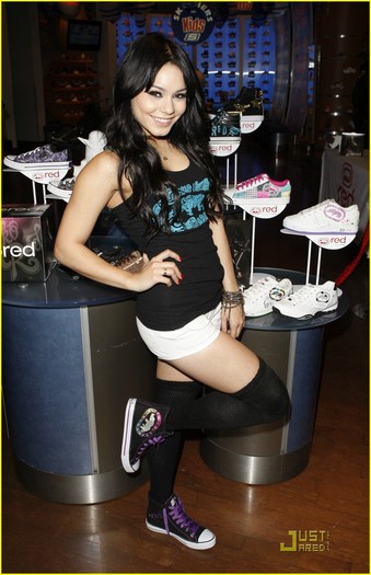 vanessa-hudgens-kicks-skechers-04 - Vanessa Hudgens Kicks It Up for Skechers