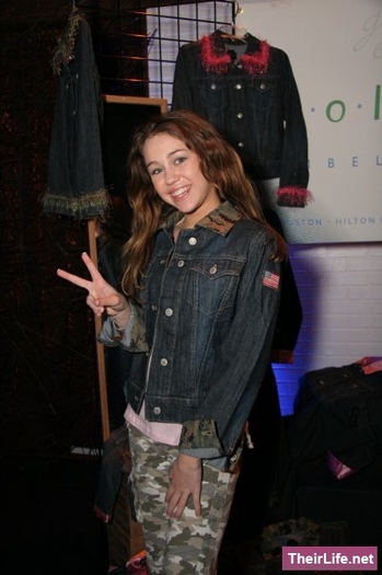 0 (586) - 00toate pozele mel cu miley cyrus00