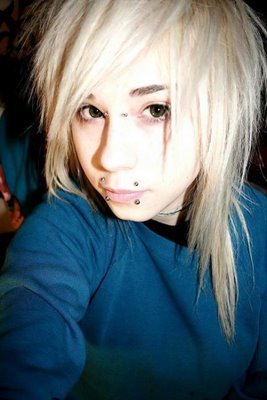 cute-blonde-emo-hairstyles-55 - Uitate Si Taci