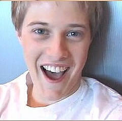 2316597587_bfce70ce82_m - lucas grabeel