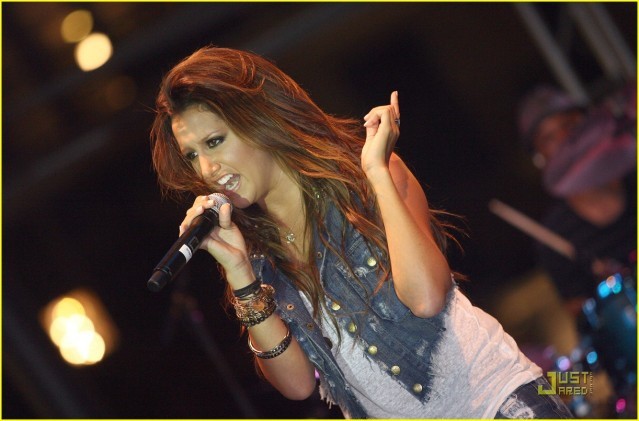 2zq6gsp[1] - Ashley Tisdale is an Americana Girl