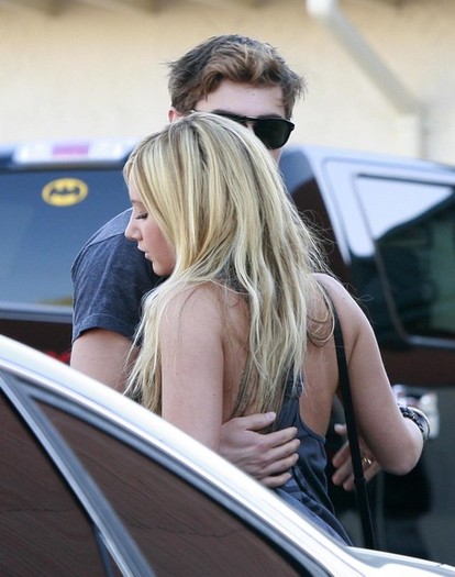 Zac+Efron+Ashley+Tisdale+Out+Lunch+Patty+GjPFJsheJ24l