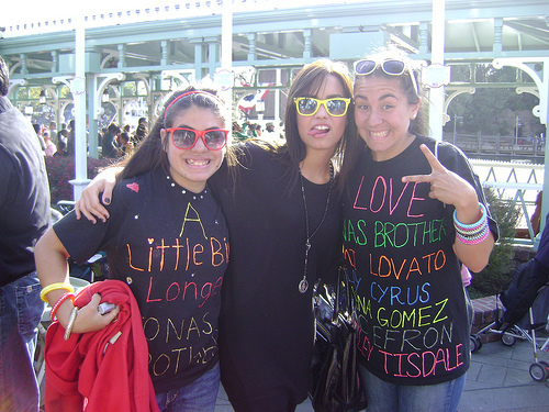 3707936550_e9a02d0cb4 - Demi Lovato