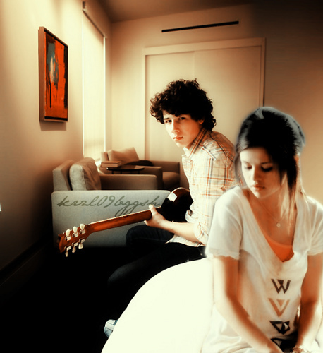 Nelena-selena-gomez-8193325-458-500