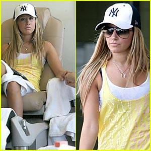 ashley-tisdale-yankees - Ashley Tisdale