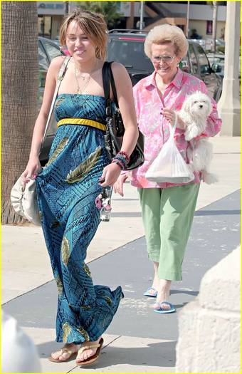 miley-cyrus-si bunica ei - Miley Cyrus Blue Dress Beauty