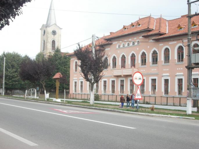 Otelul Rosu-Scoala generala si biserica Evanghellica