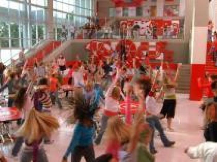 IIVMBLYYUSKAAKLEUFP - High School Musicale