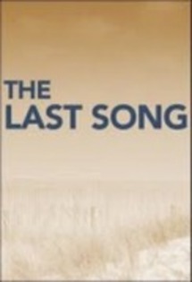 XNRQLHUNVJMVOSECXHB - poze cu Miley la filmul The Last Song Stills