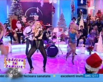 andreea_banica12-300x240