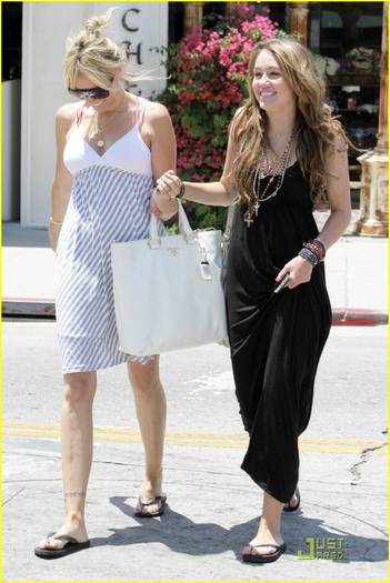 2rxtzye - Miley Cyrus
