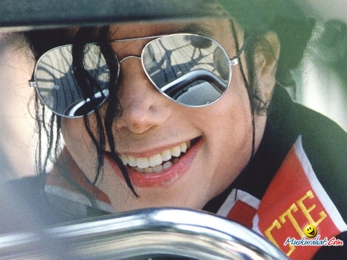 A big smile - Poze Michael Jackson imbracat in uniforme