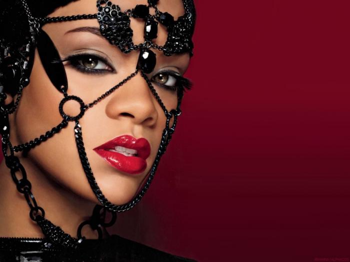 rihanna_jewels-1024x768