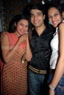 LRMAMYJJPRGXUEXKKHA - Divya Sharad