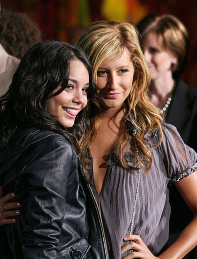 NVGIOTUZIHRSCUNVOJZ - Ashley Tisdale