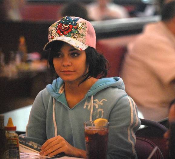 335a3pj - Vanessa Hudgens