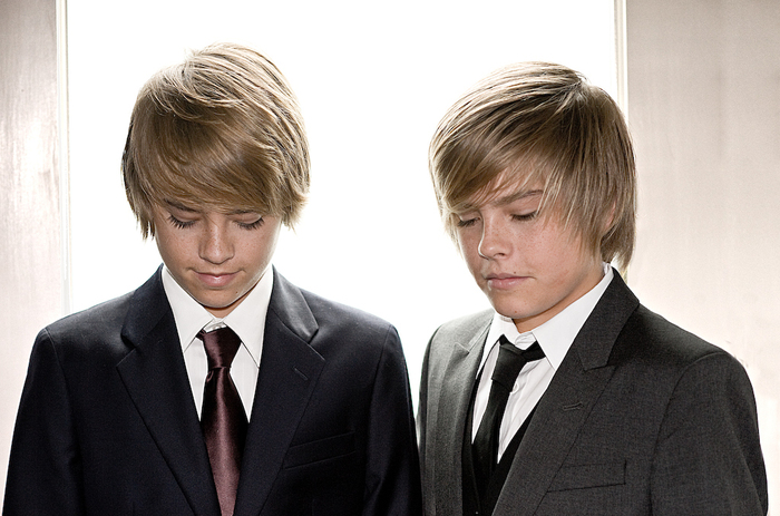 cole-and-dylan-the-sprouse-brothers-2511501-1024-677 - cole si dylan sprouse