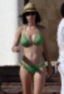  - Katy Perry in costum de baie