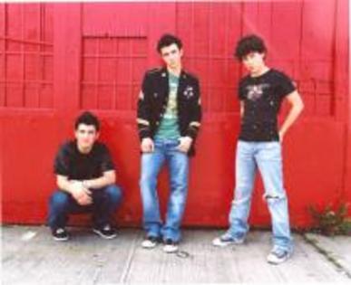 HBEDNFDGZBHYJMQPPEC - jonas brothers