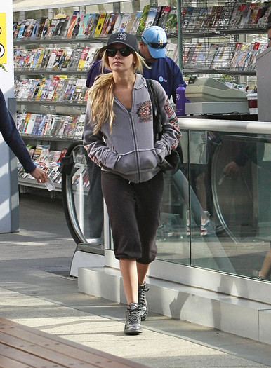 Ashely+Tisdale+Hitting+Gym+West+Hollywood+5zB1lVzC9Ydl