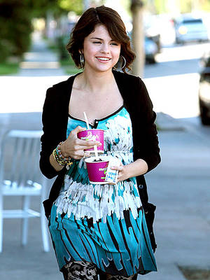 normal_01 - Selena JULY 16th- At a Frozen Yogurt Shop in Hollywood