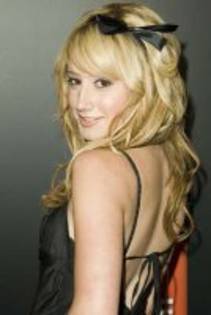 concurs clopotel1 - Ashley Tisdale