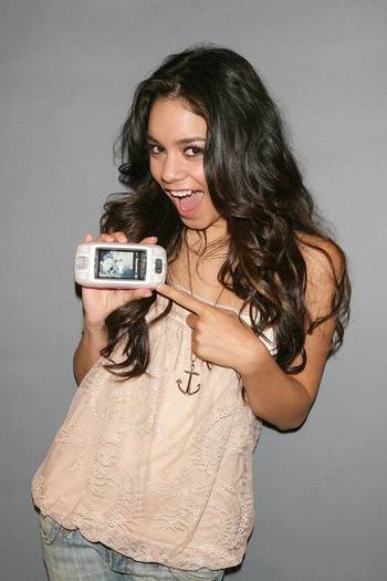 vanessaannehudgensdotneoi0 - Vanessa Hudgens
