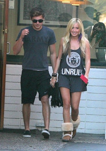 Zac+Efron+Ashley+Tisdale+Out+Lunch+Patty+nu5NfnLuOMfl