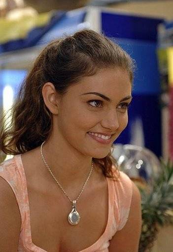 9 - phoebe tonkin