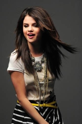 normal_0159 - selena gomez Falling Down