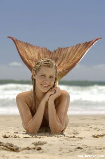n2 - Claire Holt