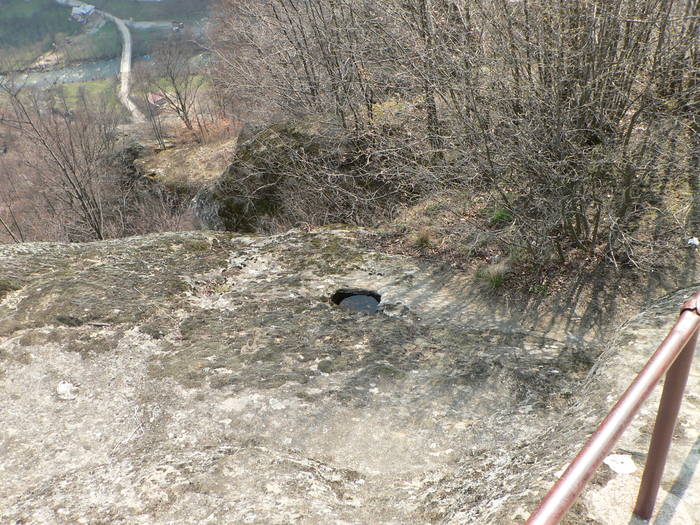 P1040401 - 2009 aprilie manastirile  cetatuia-namaesti-corbi