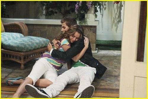 XWYJYVQUPDPJEPADLMJ - HM - Hannah Montana and Miley Cyrus