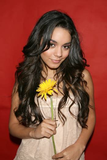 008bo6 - Vanessa Hudgens Sedinta foto