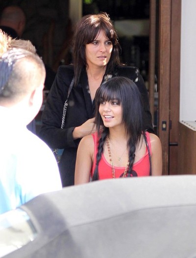 Vanessa+Hudgens+Out+Lunch+Cecconi+QtdiZ3I0KOul[1] - Vanessa Hudgens Out For Lunch At Cecconi s