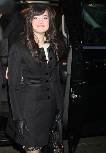 Celebs+arrive+at+GMA+1vdUKHLXyuyl - 0-Demi Lovato-0