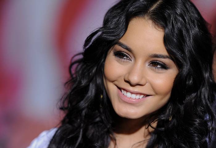 81016a1_hudgens_v_b-gr_08vanessa_hugens_beauty - Vanessa Hudgens-poze foarte mari