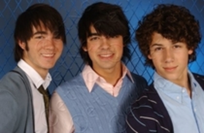 LIYOBSUOXFCKFLLQVUM - jonas brothers