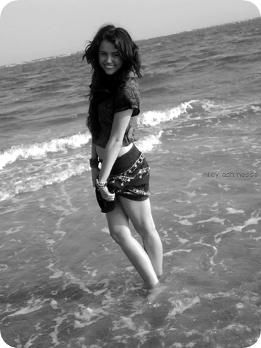 miley-miley-cyrus-7688730-376-500 - Miley Cyrus