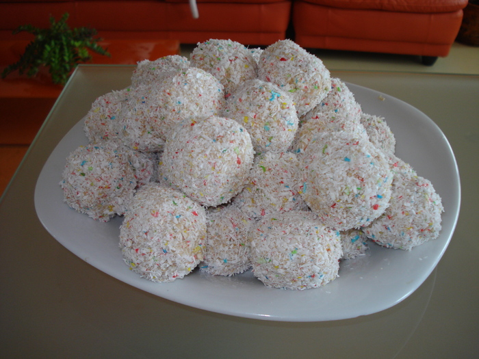 PRAJITURICI DIN BISCUITI CU CREMA TRAMISU