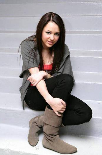 RYLNMEUWCRXRNMKNBDW - hannah si miley