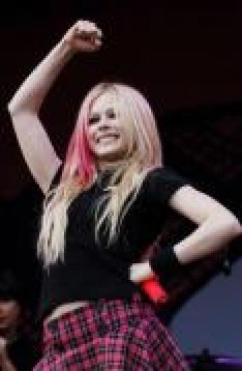 RPVYUPCDAMNGTBZCWJU - alte poze cu avril lavigne