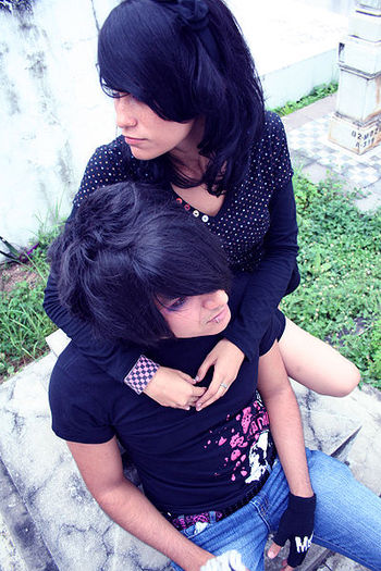 400px-Emo_boy_02_with_Girl - Emo love