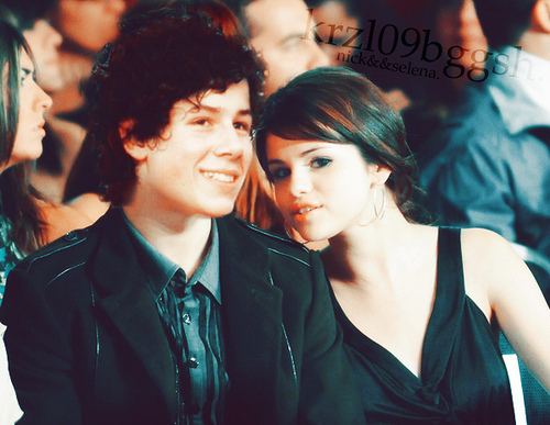 Nelena-3-selena-gomez-8193244-500-387