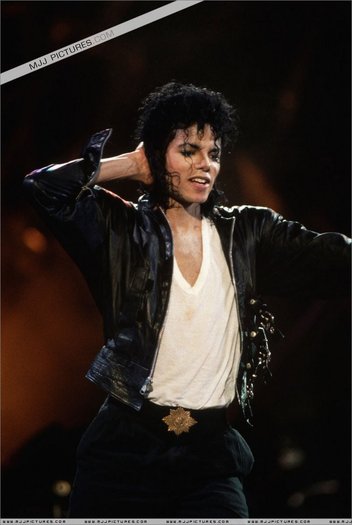 2e1amiq - AAASunt un fan michael jacksonAAA