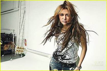 miley-cyrus-glamour-