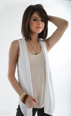 RPIJCHGNWJFEFPWFPYL - Selena Gomez
