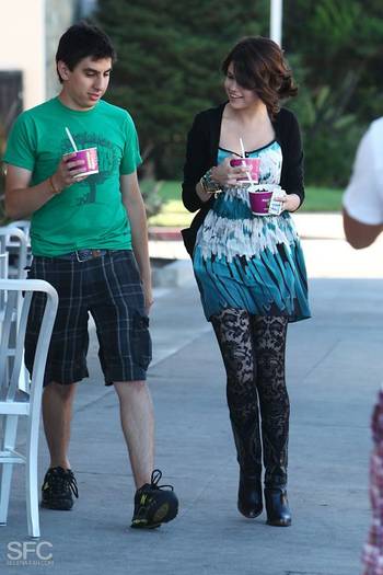 2qamv0k - Selena JULY 16th- At a Frozen Yogurt Shop in Hollywood